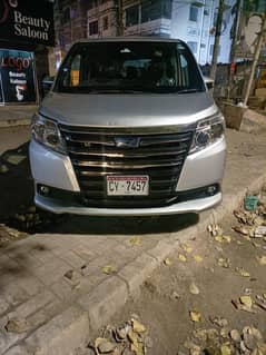 Toyota Noah 2014