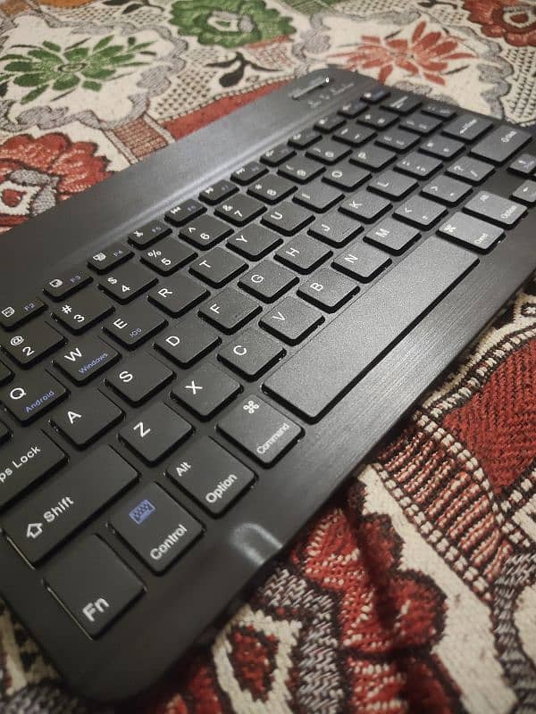 Bluetooth charging keyboard 2