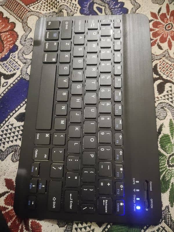 Bluetooth charging keyboard 4