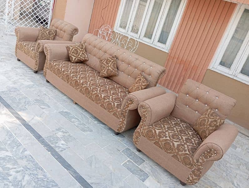 5 seater sofa best condition 4