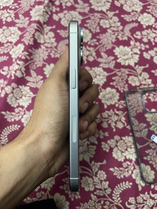 iPhone 15 Pro Max JV 256 GB 10/10 White 3