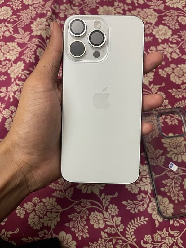 iPhone 15 Pro Max JV 256 GB 10/10 White 5