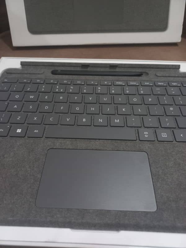 Microsoft Surface Pro 9 Signature Keyboard With Slim Pen 2