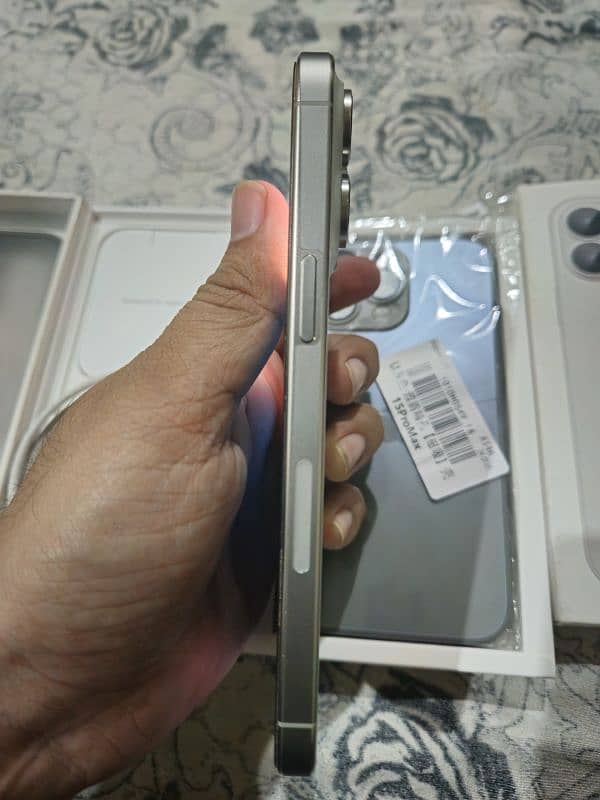 iphone 15 pro max 256gb jv (white titanium) 6