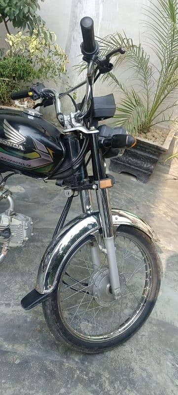 Honda CD 70 cc Model 2022/23 sticker 2024 wala hai 2