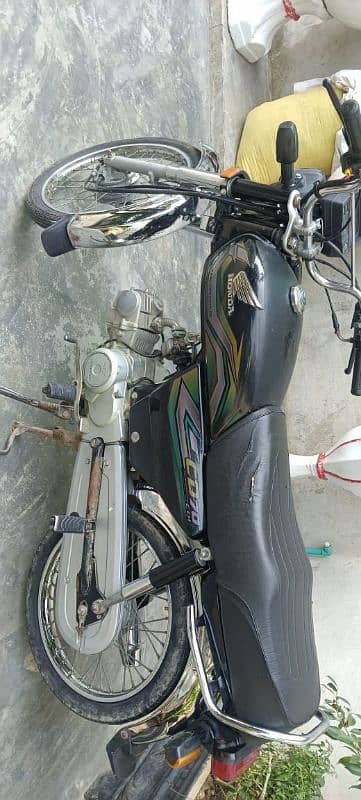 Honda CD 70 cc Model 2022/23 sticker 2024 wala hai 4