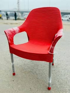 Chairs / plastic chairs / pure plastic chairs / wavy plastic chairs