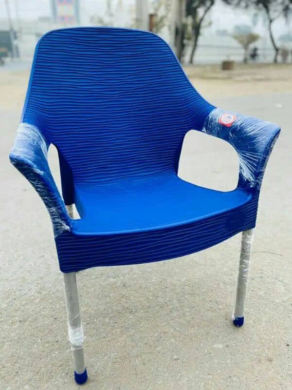 Chairs / plastic chairs / pure plastic chairs / wavy plastic chairs 6