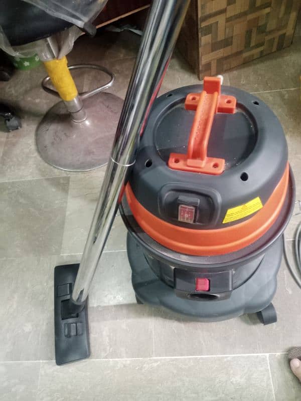 Esquire Wet and Dry Vacuum 8