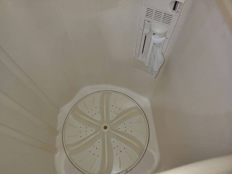 Haier Washing Machine and Dryer/ Spinner / Washer 8