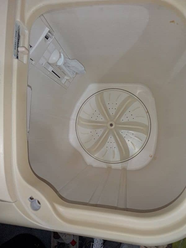 Haier Washing Machine and Dryer/ Spinner / Washer 9