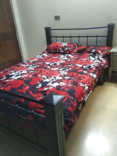 queen iron bed for sale in affordable price