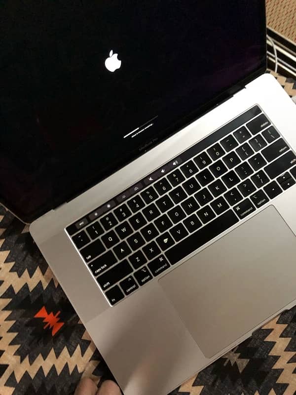 macbook pro 2019 16" core i9 with 1tb 1