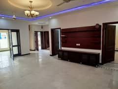 10 Marla Beautiful House For Rent in Bahria town Near to Civic Centre