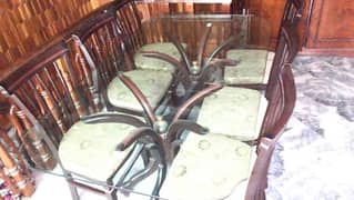 Glass dinning table with 6 chairs in very good condition 0