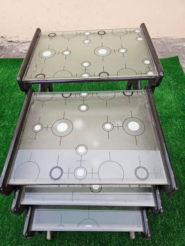 tea trolley and set of 5 tables 0