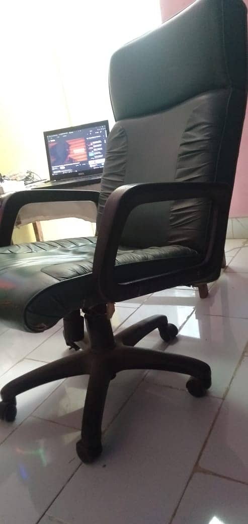 Office boss chair 2