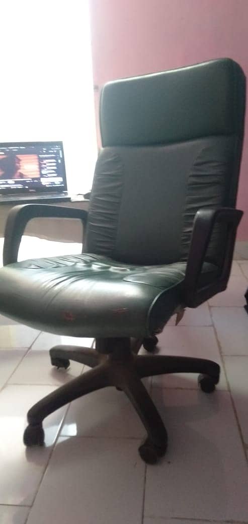 Office boss chair 3