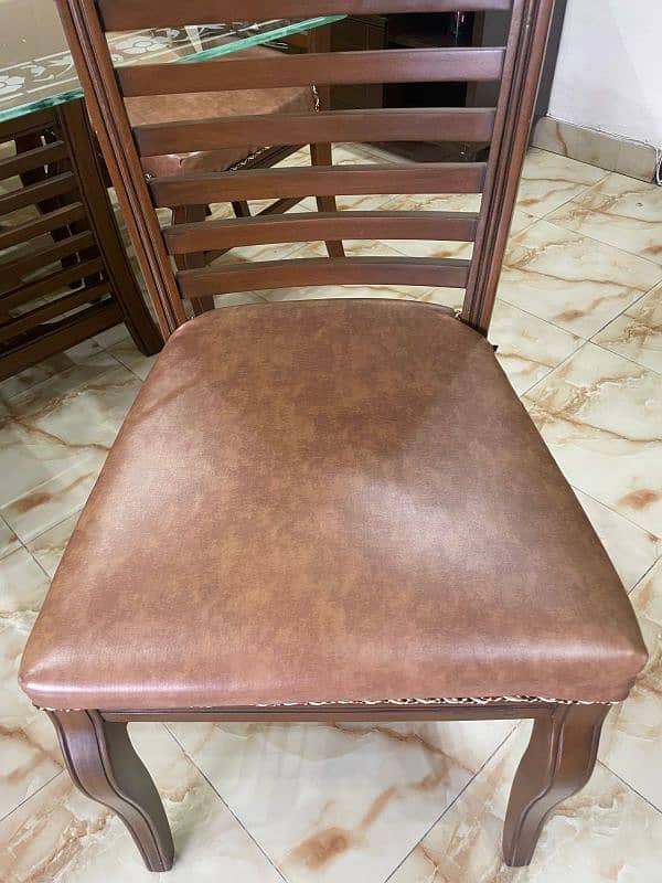 seeling dinning tabel , condition like new, 8 chairs set 2