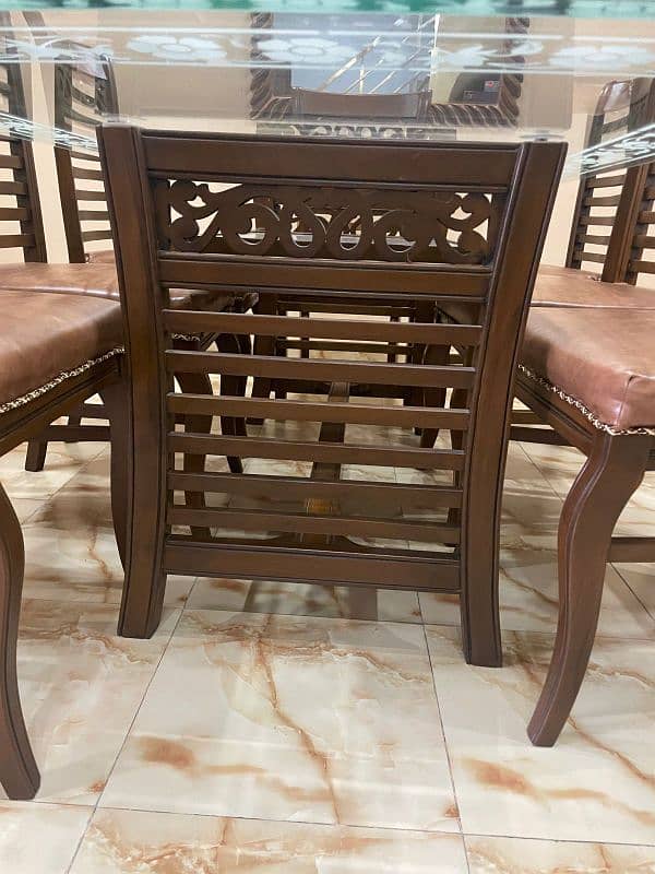 seeling dinning tabel , condition like new, 8 chairs set 4