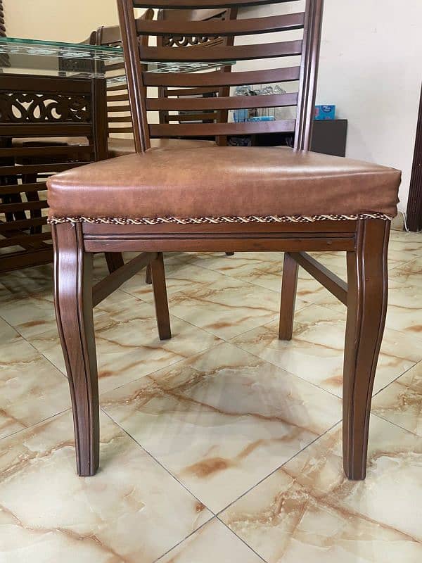 seeling dinning tabel , condition like new, 8 chairs set 5