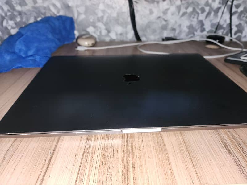 Macbook Pro 2018, 15 inch, 4 Dedicated Graphics Card 8