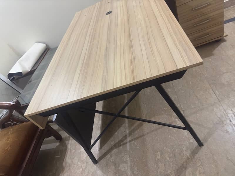 office table for professional use 1