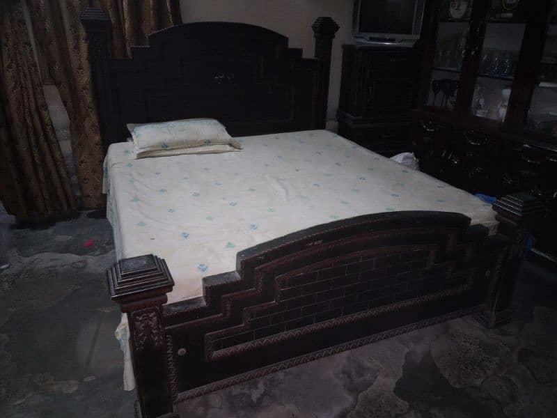 Beautiful and Good looking Bed 4