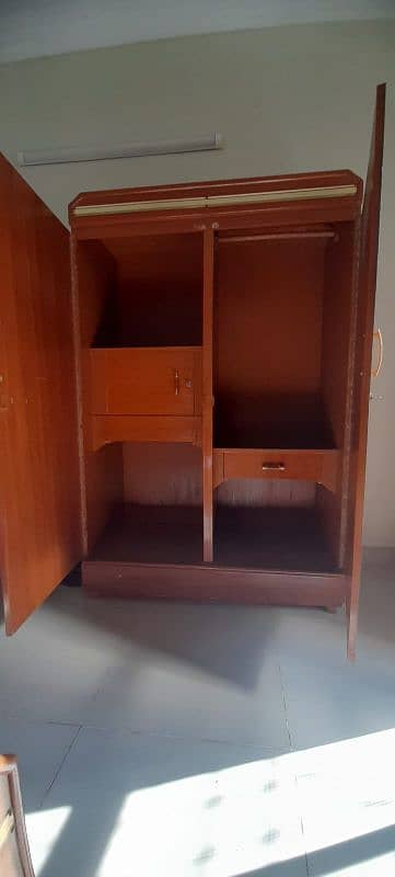 2 door wardrobe wooden. 2