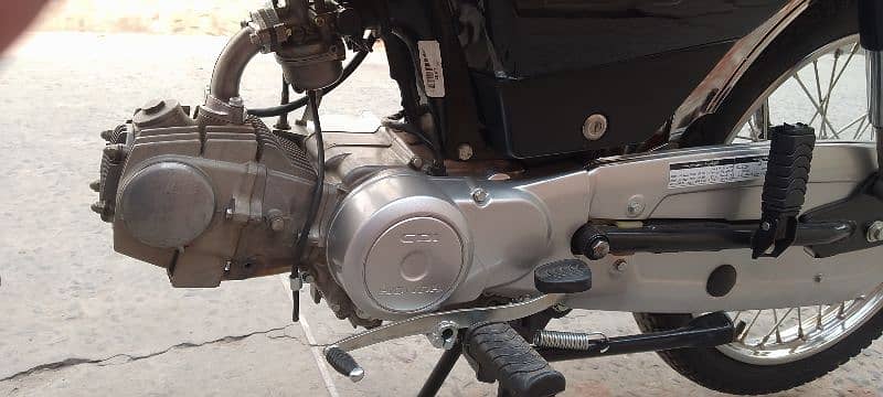 Honda CD 70 2022 5