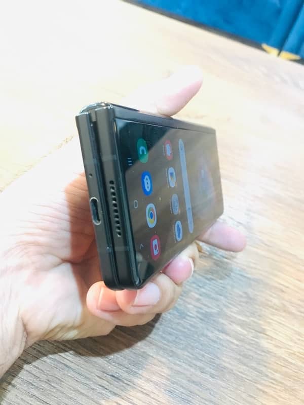 Samsung z fold3 11