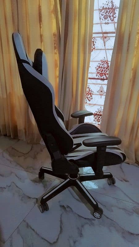 Gaming chair 1