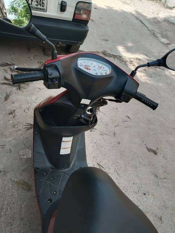 scooty suzuki 10