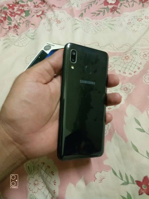 Samsung A20 mobile for sale only glass break 3/32 4