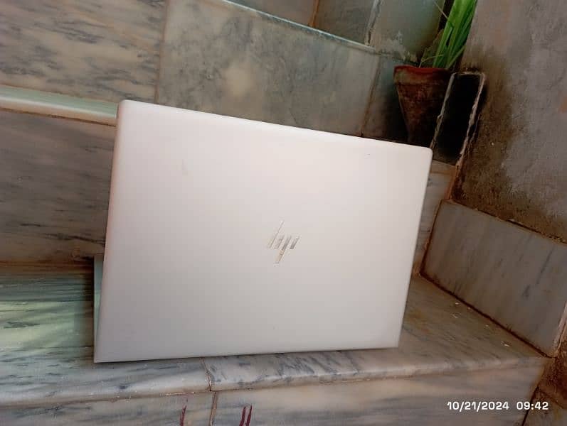 HP eiitebook 840 G5 /i5 8th generation/8gb ram / 256 gb SSD nvme 3