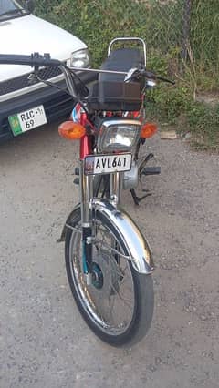 Honda 125 in lush condition