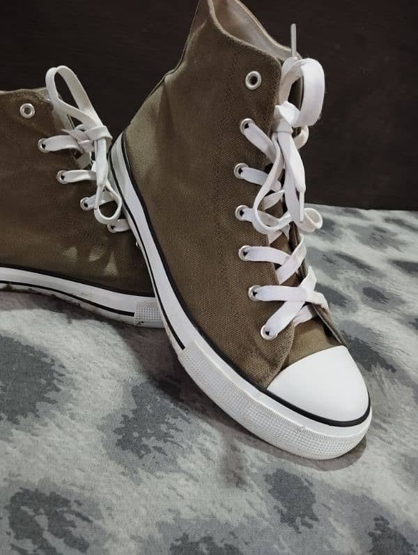 longer canvas shoes olive green colour all most new size 43 1