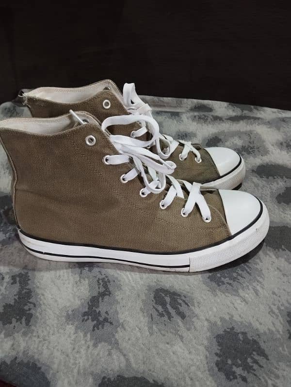 longer canvas shoes olive green colour all most new size 43 2