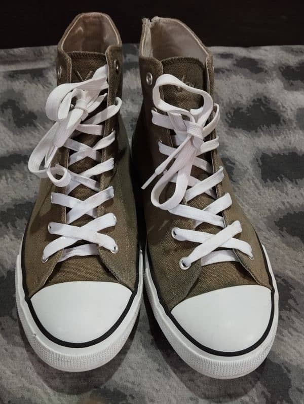 longer canvas shoes olive green colour all most new size 43 3