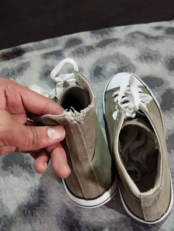 longer canvas shoes olive green colour all most new size 43 4