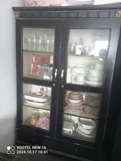 showcase in good condition 0