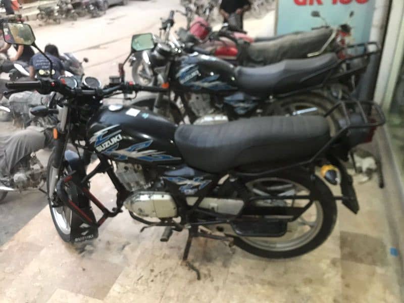 suzuki gs150SE 2018 black 2