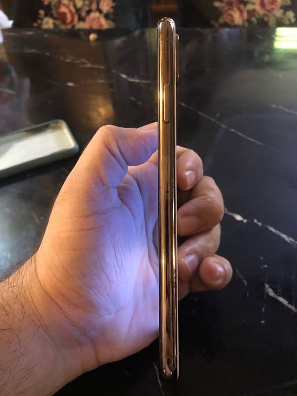 iPhone X max 64 gb Pta approved 5