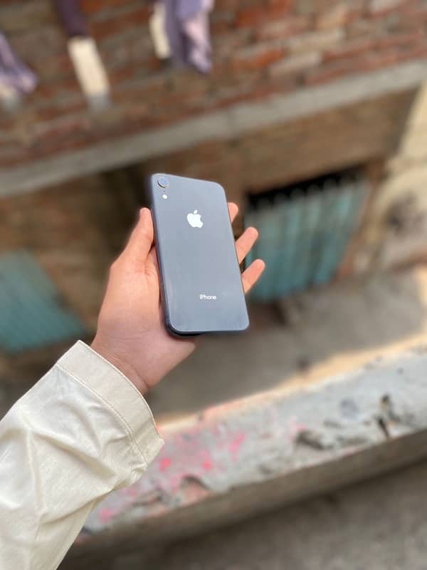 iPhone XR 64gb factory unlock exchange posibal 0