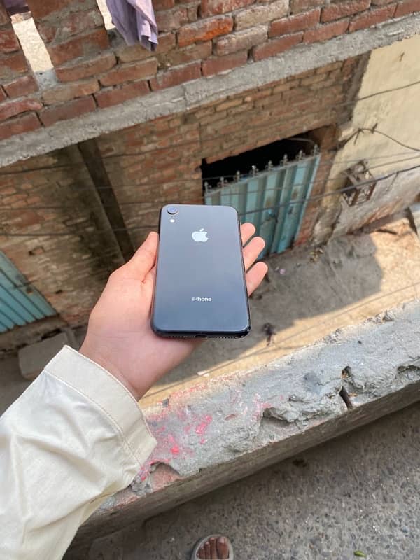 iPhone XR 64gb factory unlock exchange posibal 2