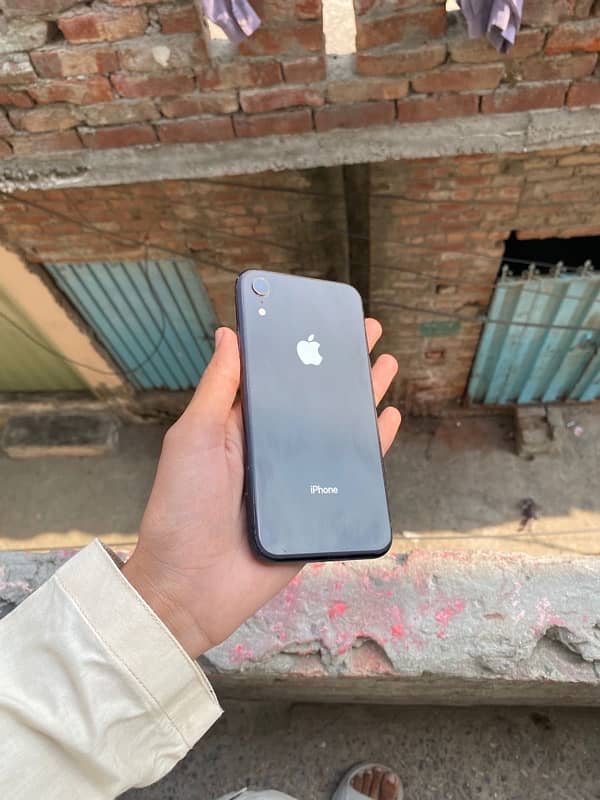 iPhone XR 64gb factory unlock exchange posibal 3