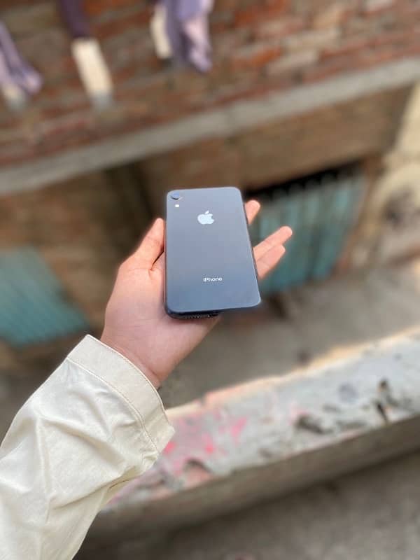 iPhone XR 64gb factory unlock exchange posibal 4