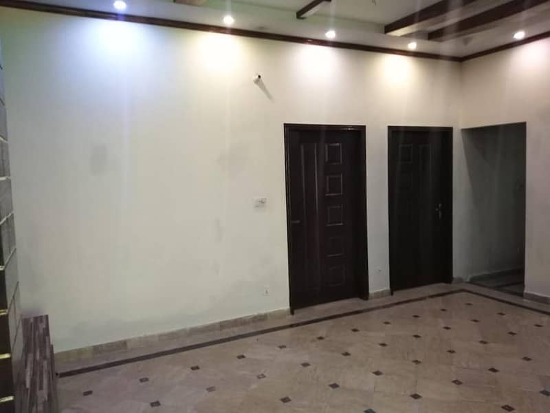 10 marla lower portion for rent in johar town for Family and female and bachelor Silent office (Call center + Software house 3