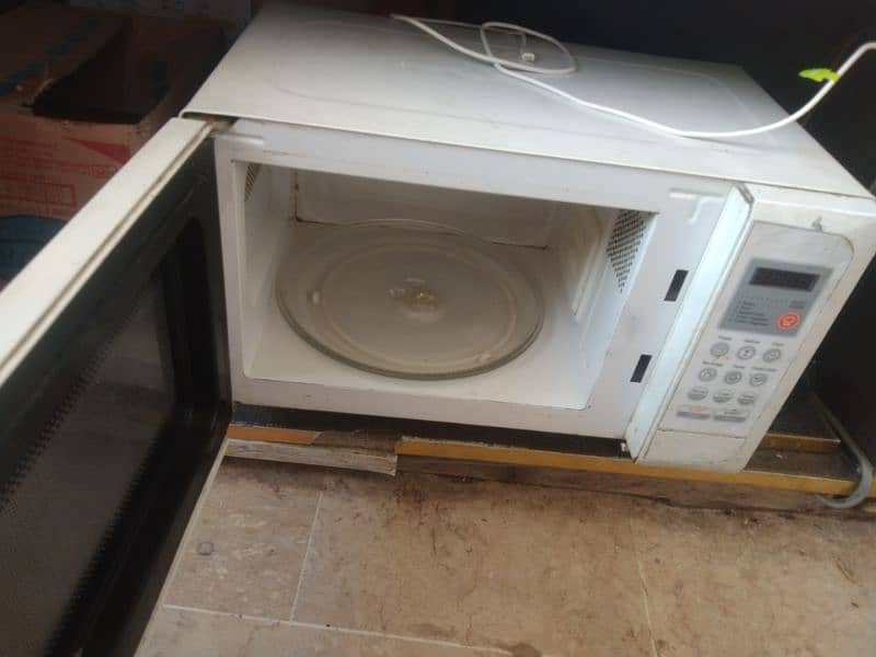 Microwave Oven 1