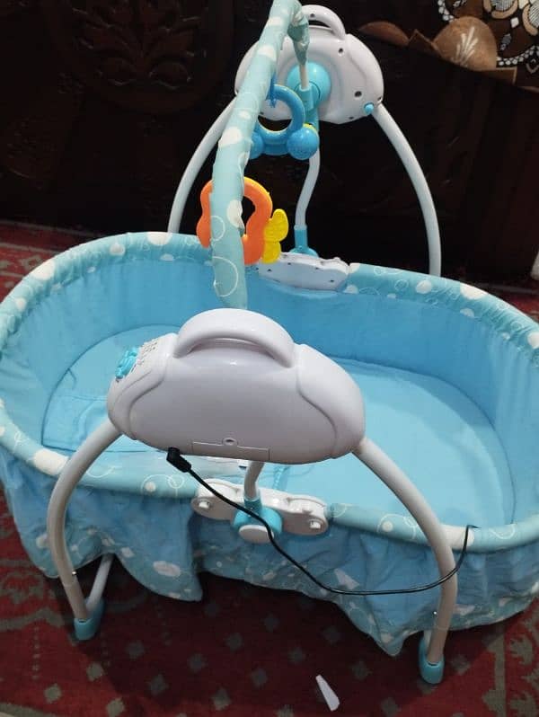 BABY ROCKER AVAILABLE USED FOR SALE CHARGING REMOTE CONTROL OPERATED 3